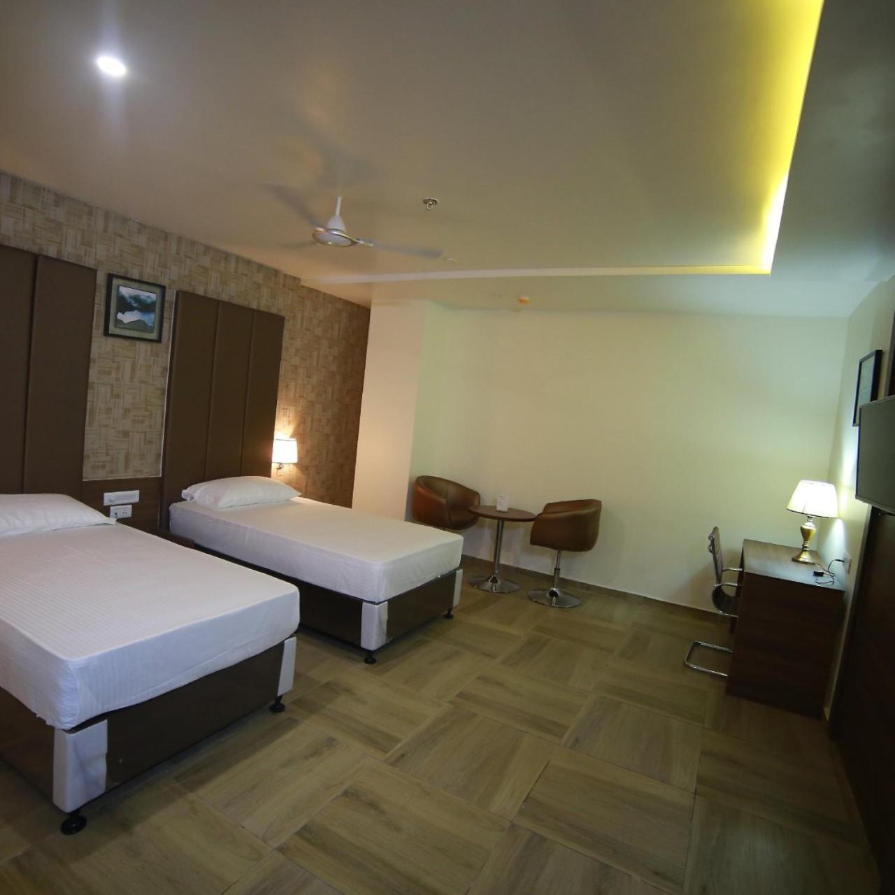 Hotel Svm Grand Medipally 하이데라바드 외부 사진