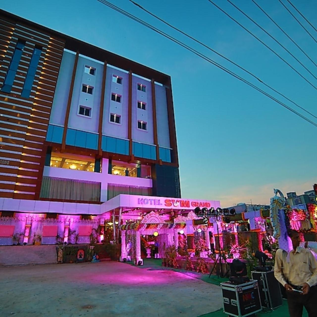 Hotel Svm Grand Medipally 하이데라바드 외부 사진