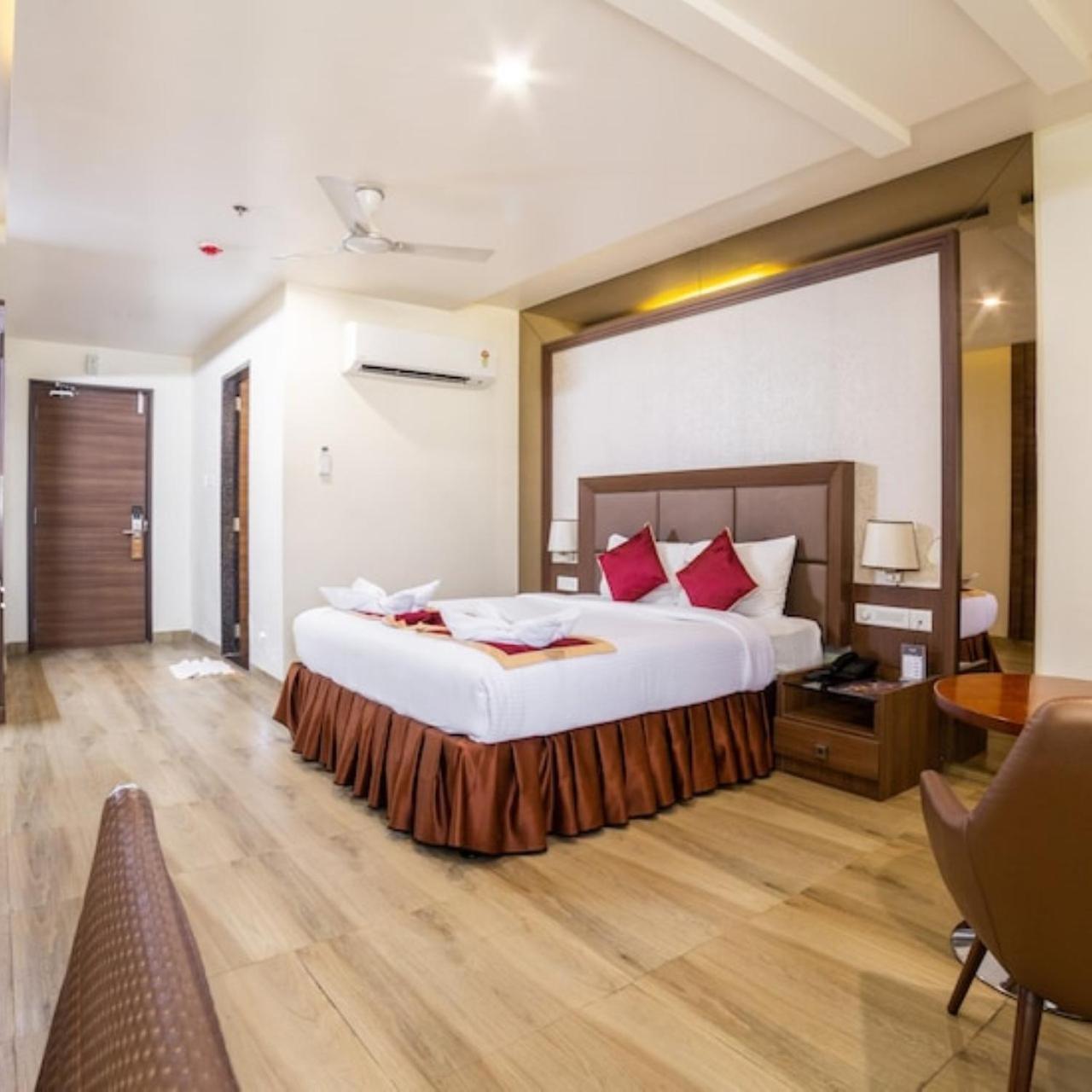 Hotel Svm Grand Medipally 하이데라바드 외부 사진