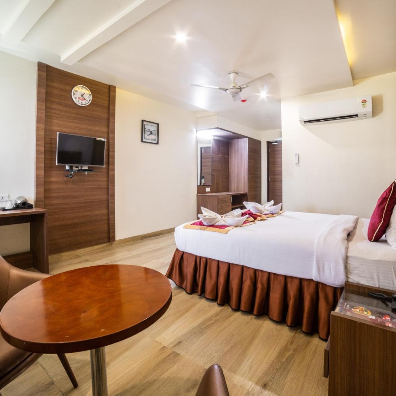 Hotel Svm Grand Medipally 하이데라바드 외부 사진