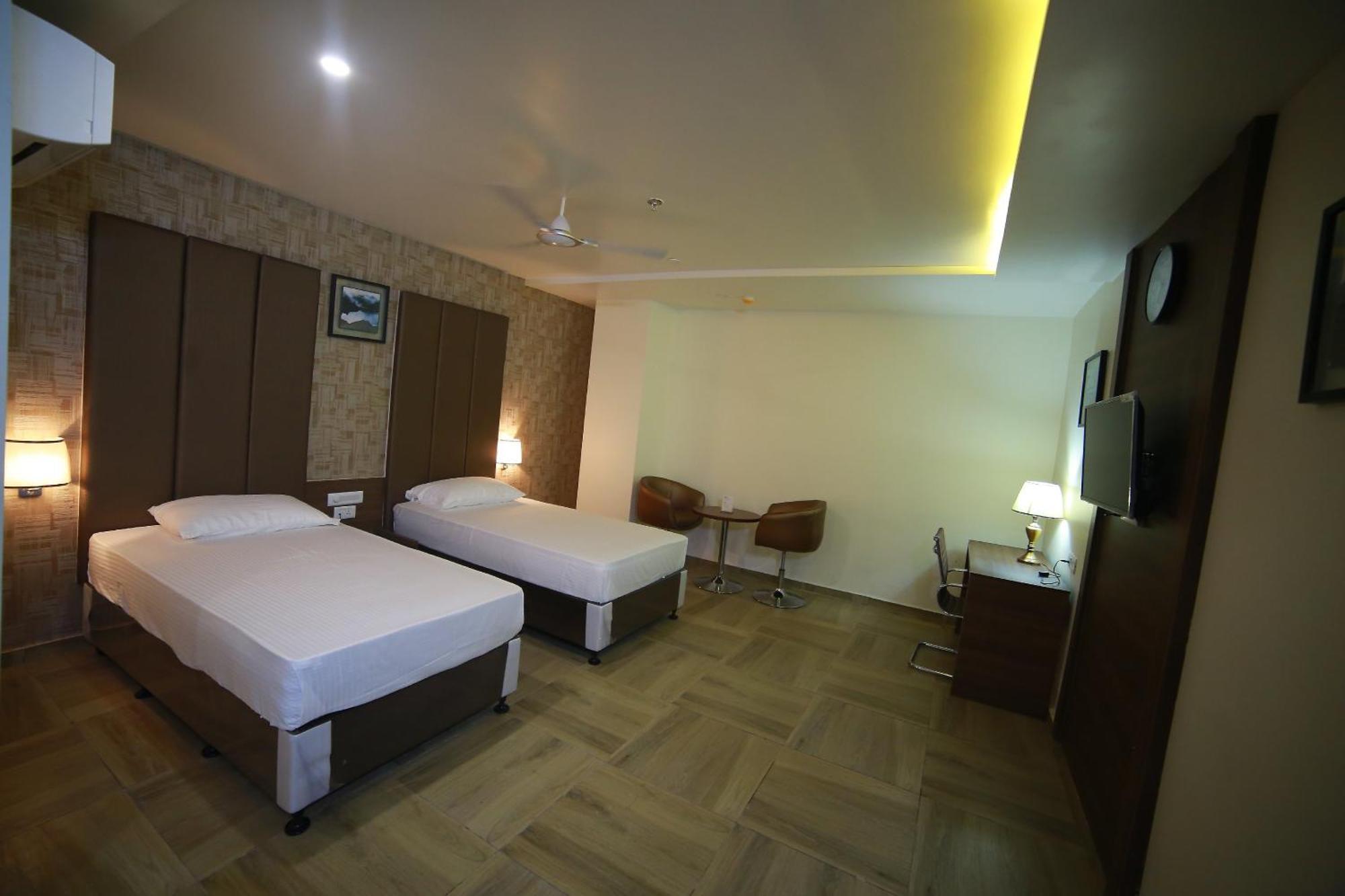 Hotel Svm Grand Medipally 하이데라바드 외부 사진