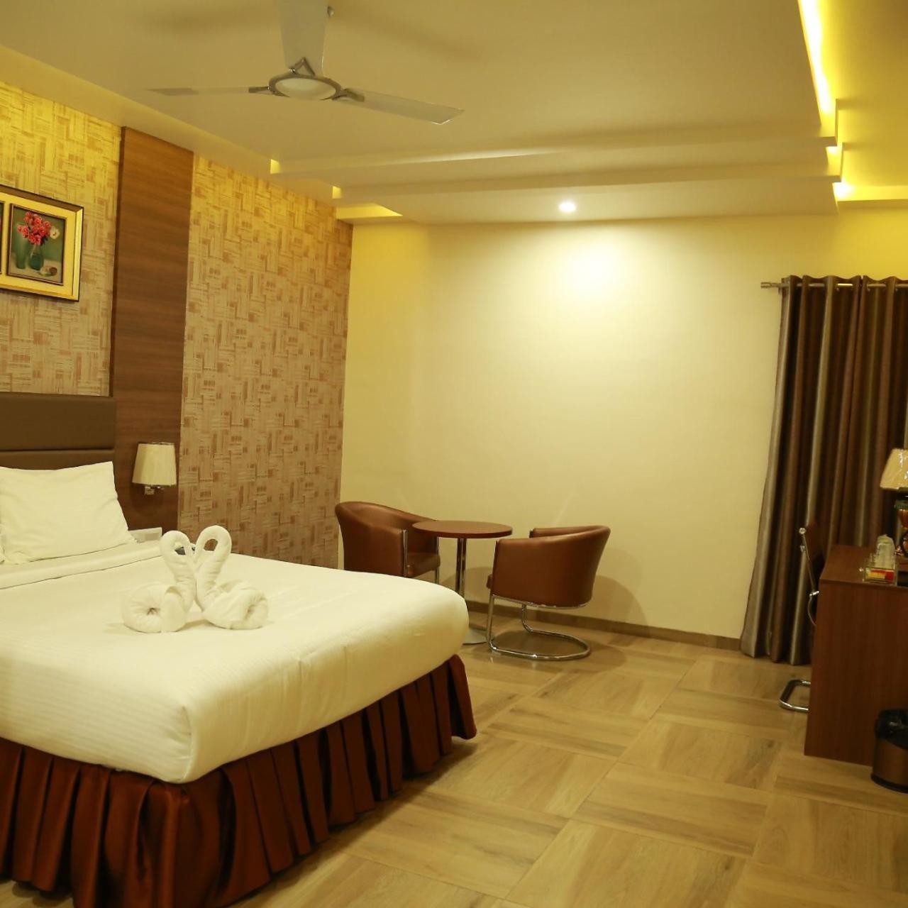 Hotel Svm Grand Medipally 하이데라바드 외부 사진