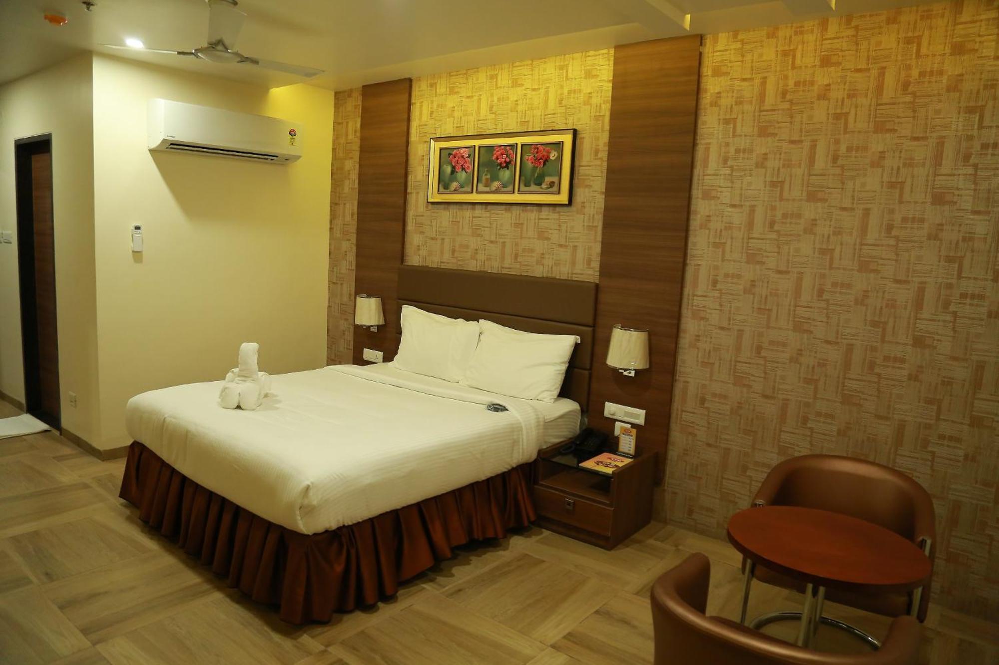 Hotel Svm Grand Medipally 하이데라바드 외부 사진